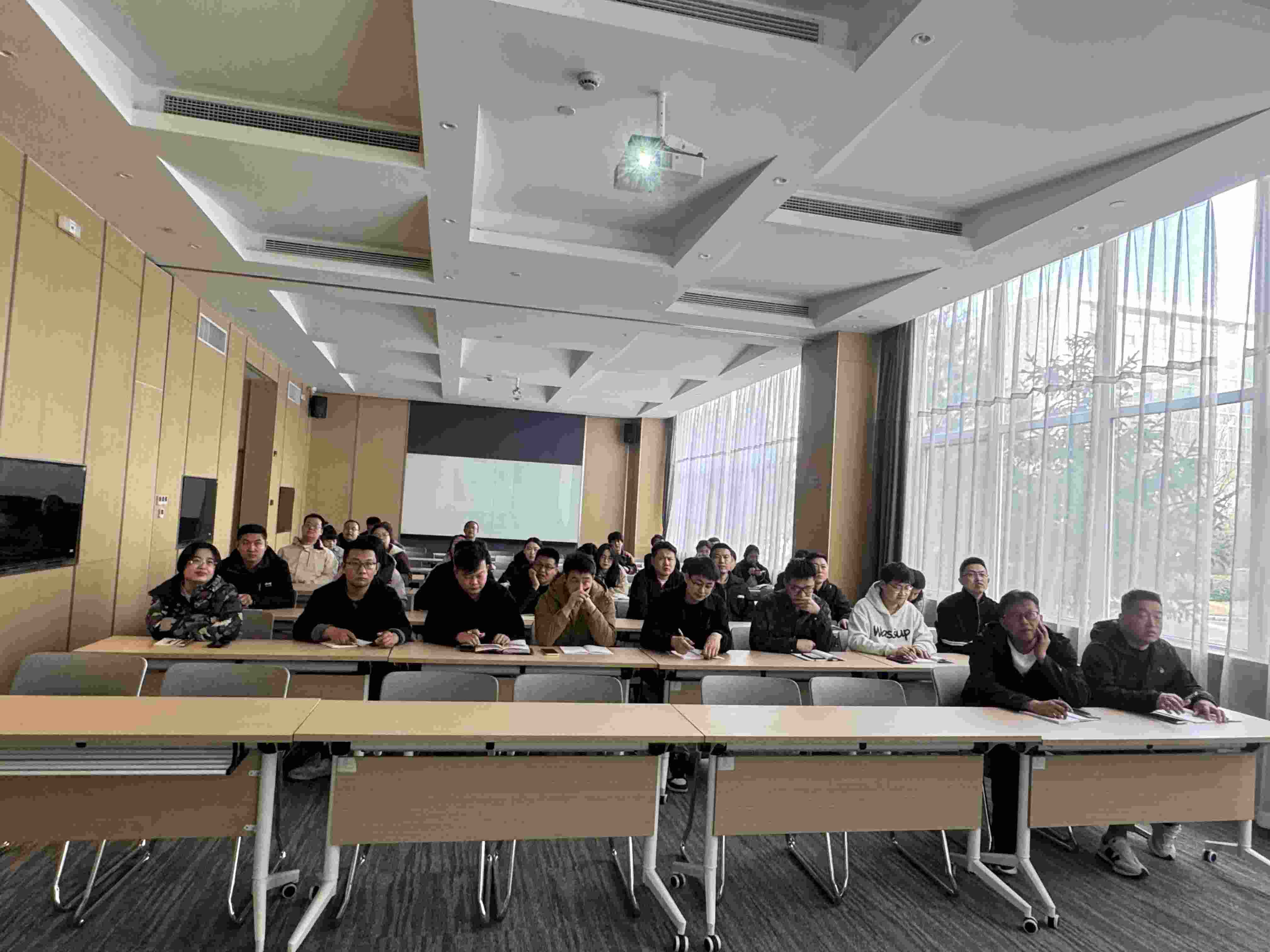 不朽情缘电子游戏官网小课堂丨DeepSeek多领域应用与趋势发展