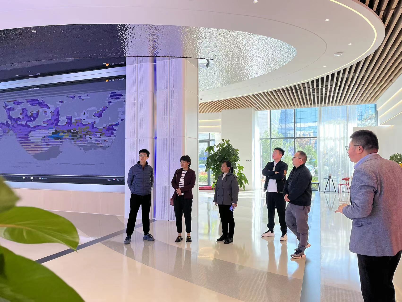 长治学院生命科学系主任任嘉红带队，深入我司参观指导